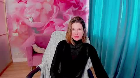 Snapshot of emilywalkers chatting on February 17, 7:58 am EmilyWalkers online show from February 17, 7:58 am
