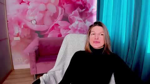 Snapshot of emilywalkers chatting on February 18, 7:54 am EmilyWalkers online show from February 18, 7:54 am