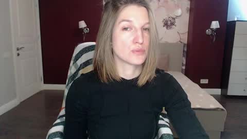 Snapshot of emilywalkers chatting on March 4, 7:51 am EmilyWalkers online show from March 4, 7:51 am