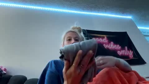 Snapshot of emilywarren296 chatting on September 13, 4:07 pm emilywarren296 online show from September 13, 4:07 pm