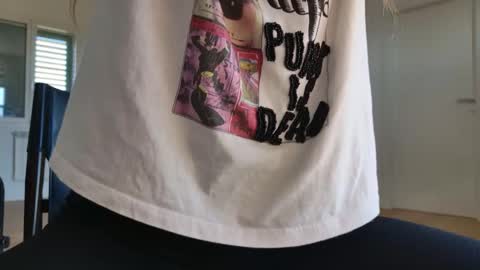 Snapshot of emilyweed chatting on October 29, 11:56 am Emily ----  online show from October 29, 11:56 am