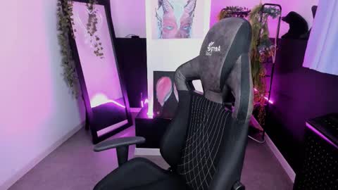 Emily online show from October 25, 9:06 am