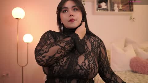 Snapshot of emilyxrose_ chatting on January 8, 7:45 pm IG thickemmsss online show from January 8, 7:45 pm