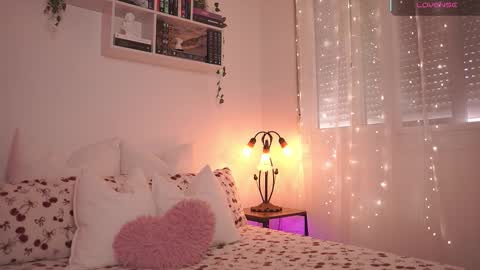 Snapshot of emilyxrose_ chatting on October 5, 2:04 pm IG thickemmsss online show from October 5, 2:04 pm