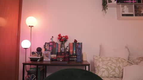 Snapshot of emilyxrose_ chatting on October 27, 6:12 pm IG thickemmsss online show from October 27, 6:12 pm