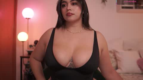Snapshot of emilyxrose_ chatting on November 2, 5:04 pm IG thickemmsss online show from November 2, 5:04 pm