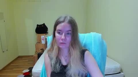 Snapshot of emilyy____ chatting on March 10, 6:45 pm Emily online show from March 10, 6:45 pm