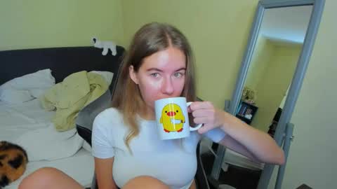 Snapshot of emilyy____ chatting on September 27, 8:52 am Emily online show from September 27, 8:52 am