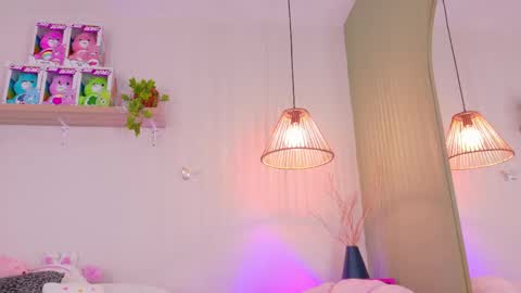 Emily Bank online show from April 27, 7:56 pm
