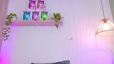 Emily Bank online show from April 30, 8:57 pm