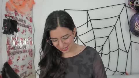 Snapshot of emilyy_cooperr chatting on October 15, 12:05 pm emilyy_cooperr online show from October 15, 12:05 pm