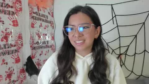 Snapshot of emilyy_cooperr chatting on October 17, 12:19 pm emilyy_cooperr online show from October 17, 12:19 pm