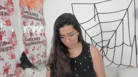 Snapshot of emilyy_cooperr chatting on October 18, 12:06 pm emilyy_cooperr online show from October 18, 12:06 pm