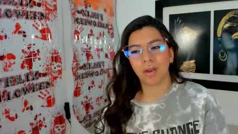 Snapshot of emilyy_cooperr chatting on October 23, 12:04 pm emilyy_cooperr online show from October 23, 12:04 pm