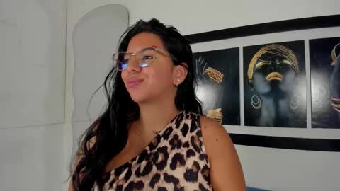 Snapshot of emilyy_cooperr chatting on January 15, 1:59 pm emilyy_cooperr online show from January 15, 1:59 pm