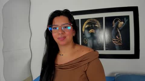 Snapshot of emilyy_cooperr chatting on January 16, 12:09 pm emilyy_cooperr online show from January 16, 12:09 pm