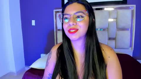 Snapshot of emilyy_cooperr chatting on February 9, 12:09 pm emilyy_cooperr online show from February 9, 12:09 pm