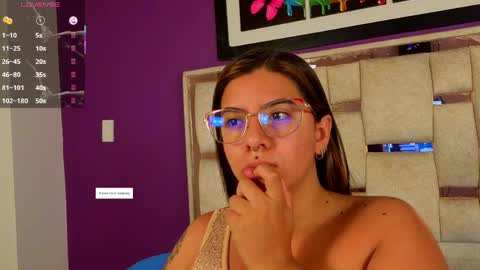 emilyy_cooperr online show from April 14, 12:11 pm