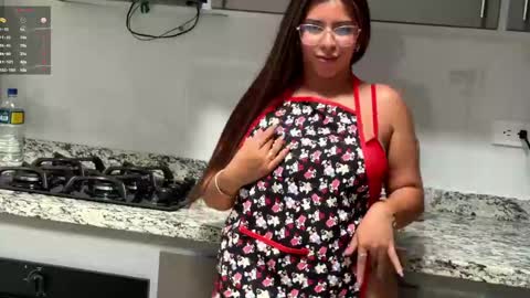 emilyy_cooperr online show from May 8, 2:00 pm