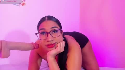 emilyy_walker online show from May 6, 12:43 pm