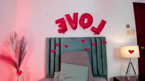 Emilyy Watson online show from February 15, 12:11 pm