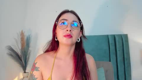 Emilyy Watson online show from February 25, 2:33 pm