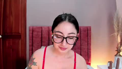 Emilyy Watson online show from May 9, 12:54 pm