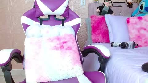 emilyzans07 online show from October 5, 7:45 pm