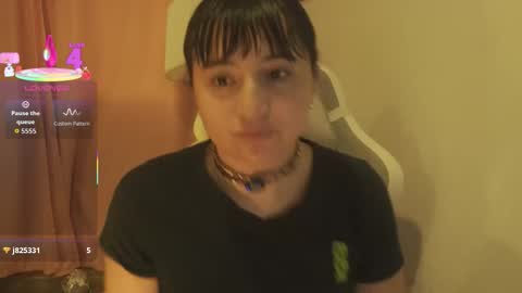 Snapshot of emitaa17228 chatting on February 2, 1:48 am emma online show from February 2, 1:48 am