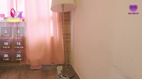 Snapshot of emitaa17228 chatting on April 1, 9:23 pm emma online show from April 1, 9:23 pm