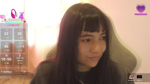 Snapshot of emitaa17228 chatting on April 4, 9:56 pm emma online show from April 4, 9:56 pm