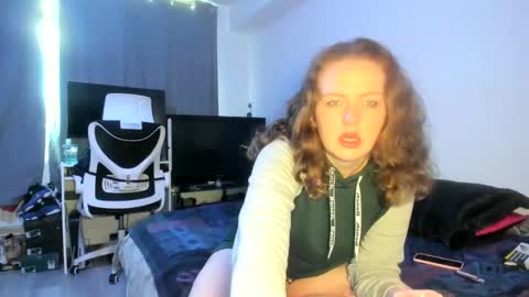 Snapshot of emliyjamesmjb chatting on January 23, 9:39 am emliyjamesmjb online show from January 23, 9:39 am