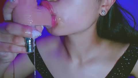 Emma online show from November 12, 1:06 am