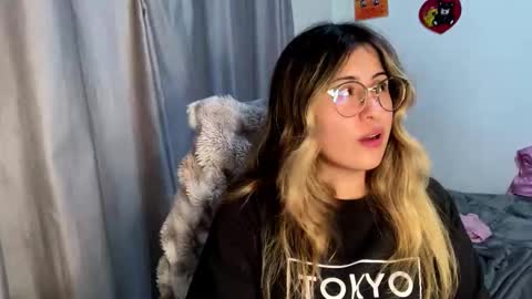 Emma Is here online show from November 14, 1:15 am