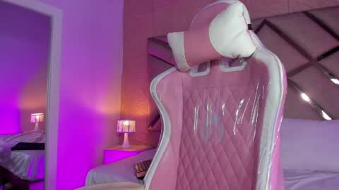 Snapshot of emma__copper chatting on March 31, 12:38 pm emaa online show from March 31, 12:38 pm