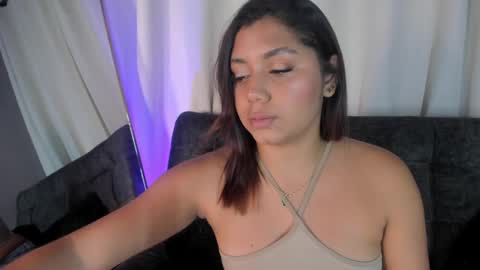 emma__hills_ online show from September 8, 7:57 pm