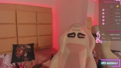 emma__js_ online show from May 13, 9:11 pm