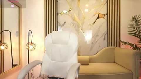 emma__walkerr_ online show from May 8, 7:41 pm