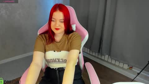 Snapshot of emma__wats0n chatting on March 25, 9:26 am Emma online show from March 25, 9:26 am