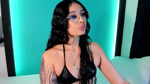 Snapshot of emma_ah chatting on March 5, 1:07 pm emma_ah online show from March 5, 1:07 pm