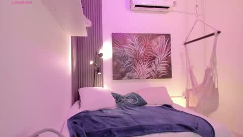 Snapshot of emma_alice_ chatting on October 8, 12:14 pm Alice online show from October 8, 12:14 pm