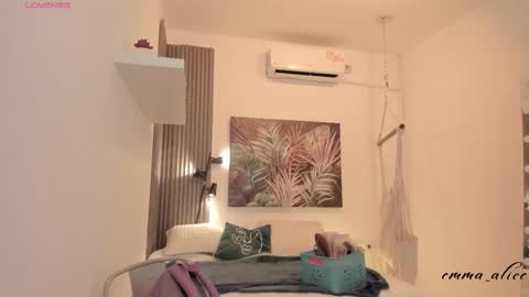 Snapshot of emma_alice_ chatting on October 17, 12:19 pm Alice online show from October 17, 12:19 pm