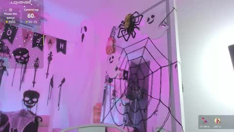 Snapshot of emma_alice_ chatting on October 29, 12:07 pm Alice online show from October 29, 12:07 pm