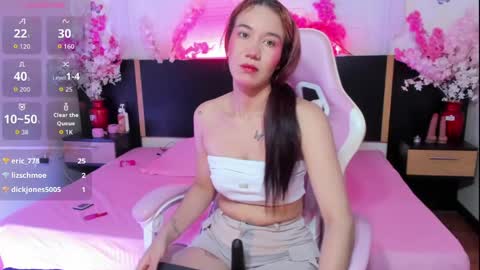 emma_ayala online show from May 21, 7:10 pm