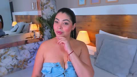 Snapshot of emma_bakker_ chatting on February 21, 7:09 am Emma online show from February 21, 7:09 am