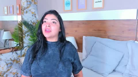 Snapshot of emma_bakker_ chatting on February 24, 6:33 am Emma online show from February 24, 6:33 am