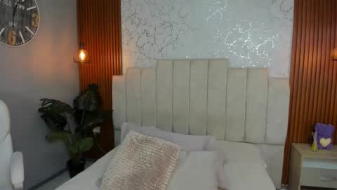 Snapshot of emma_bakker_ chatting on March 13, 5:36 am Emma online show from March 13, 5:36 am