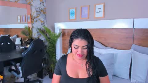 Snapshot of emma_bakker_ chatting on March 21, 8:34 pm Emma online show from March 21, 8:34 pm