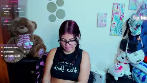 emma_boo_ online show from December 22, 4:04 pm
