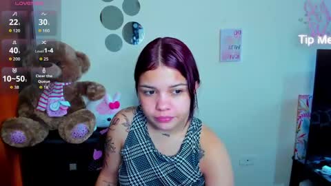 Snapshot of emma_boo_ chatting on April 4, 4:48 pm emma_boo_ online show from April 4, 4:48 pm